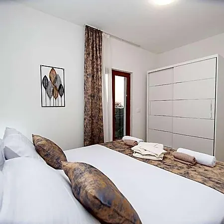 Stone With Pool Montenegro Star Hotell Podgorica